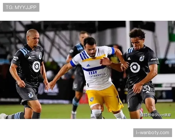 洛杉矶银河连续两场比赛进攻乏力,新赛季锋线状态面临调整压力 洛杉矶银河连续两场比赛进攻乏力,新赛季锋线状态面临调整压力